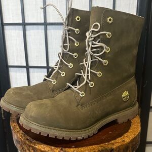 Women's Timberland Waterproof Leather Roll-Top Boots Olive EUC Size 9 Fleece
